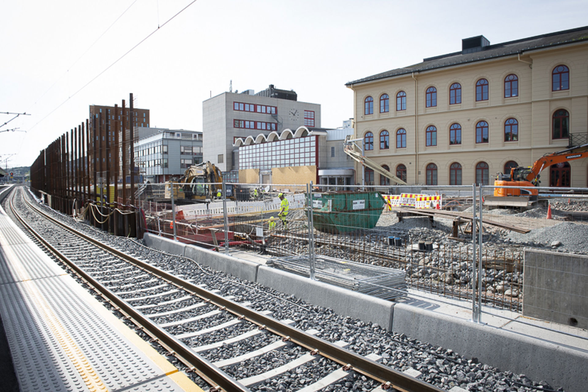 Bilde av anleggsområdet foran stasjonsbygningen