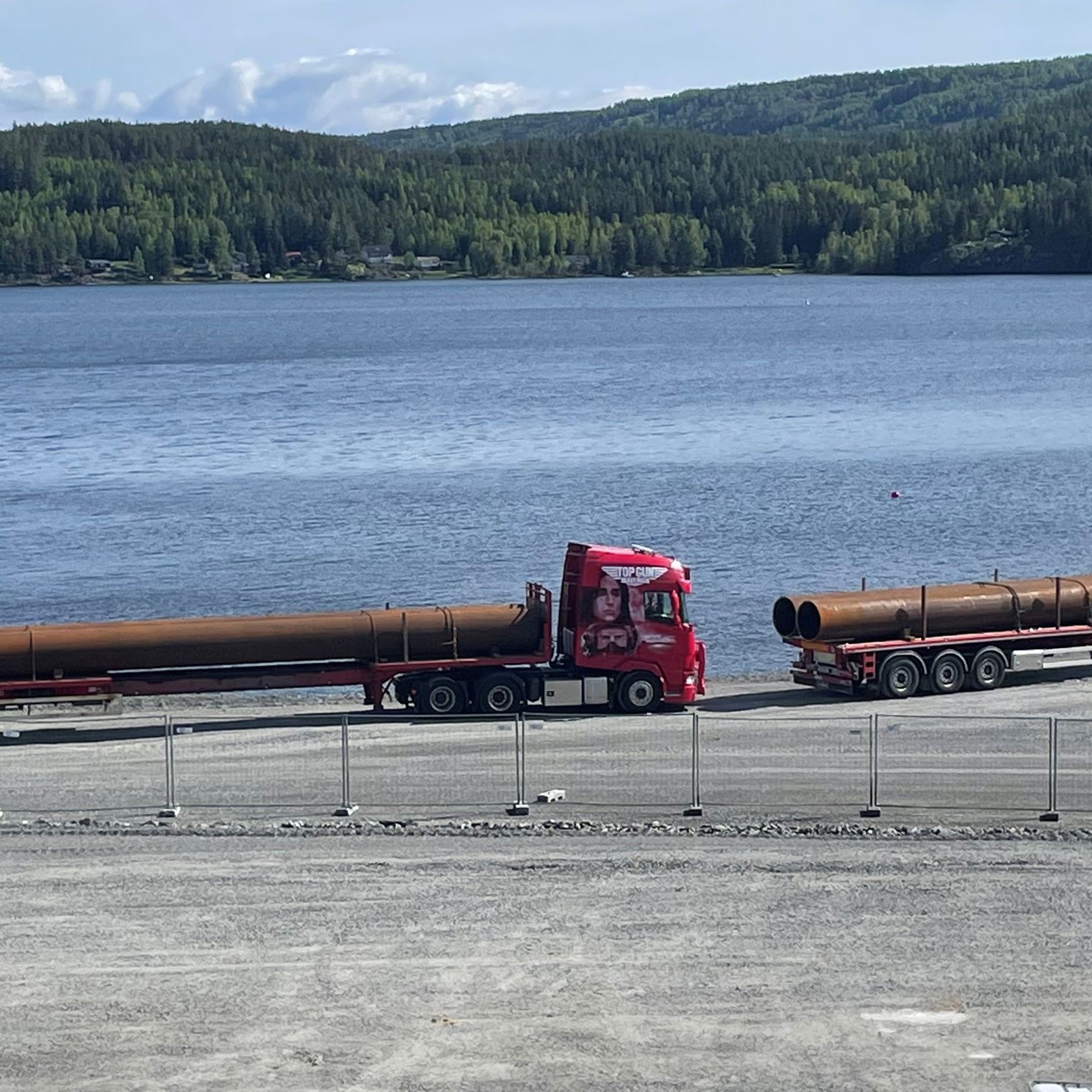 Stålrør på lastebilder