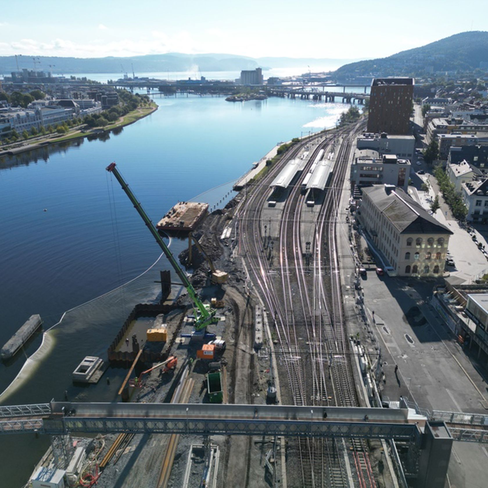 Fugleperspektiv av annleggsarbeid på Drammen stasjon.